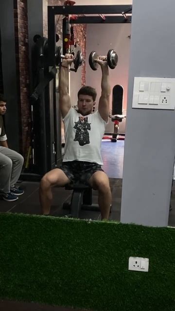 3 хороших упражнения на плечи #shoulders #плечи #gym #fitness #bodybui смотреть онлайн