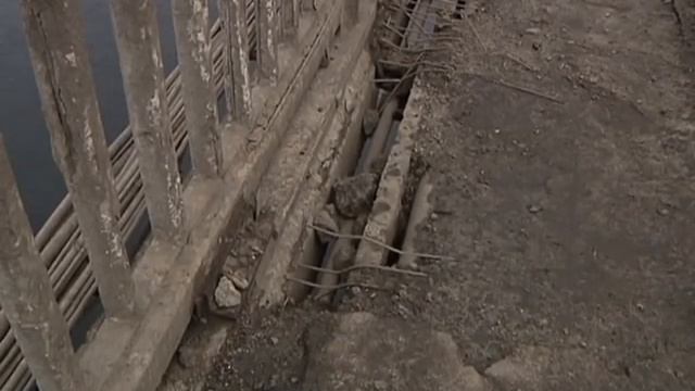 В Днепропетровске асфальт тает вместе со снегом