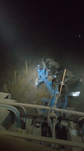 Ночная пахота ХТЗ и плуг лемкен