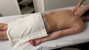 Сильный массаж спины девушке, Strong massage of the chest area for a girl