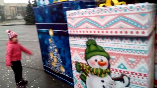 Посмотрите какая ёлочка есть и мы там были.!!! смотреть онлайн