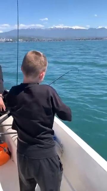 Рыбалка в Сочи. Из последних сил. #рыбалка #fishing #fish #мор? смотреть онлайн