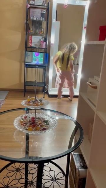 Когда дома нет таких таких зеркал, и тут такое, во весь смотреть онлайн