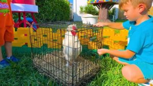 Дети построили домик на дереве из Лего!