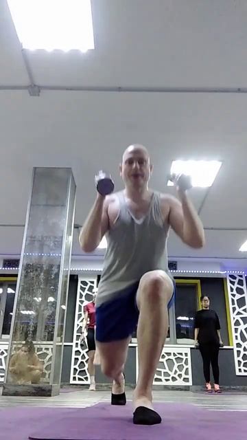 Выпады. Удар коленом. Выпады – базовое упражнение для смотреть онлайн