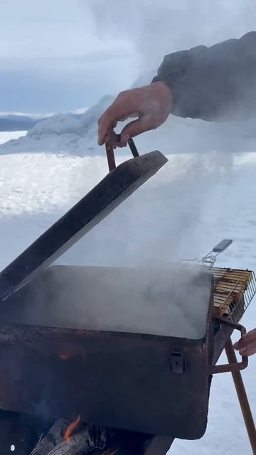 Байкальский омуль горячего копчения #омуль #вкусно #ба смотреть онлайн