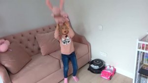 Ника хочет помогать Софии с УБОРКОЙ. Софунья Шалунья