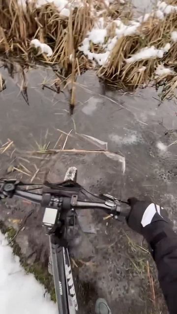 КИТАЙСКИЙ ЛЕД НА ОЗЕРЕ #shorts смотреть онлайн