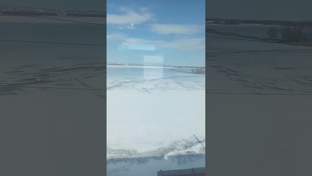 а на Волге уже тонкий лед, но рыбаков это не е...т!! #рек #? смотреть онлайн