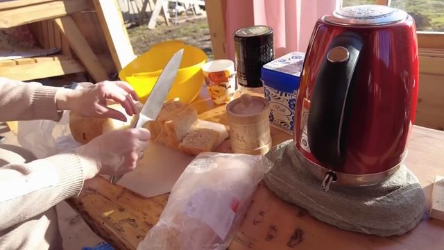 Собираем и возим камни. Пилим и колем. Жизнь в деревне после переезда. смотреть онлайн