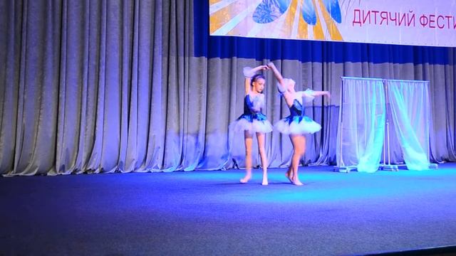 Скетч від Юлі та Лізи смотреть онлайн