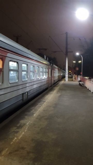 ДЛЯ ЧЕГО ИСПОЛЬЗУЮТСЯ БОКОВЫЕ ЛАМПЫ НА ЭЛЕКТРОПОЕЗДЕ? смотреть онлайн