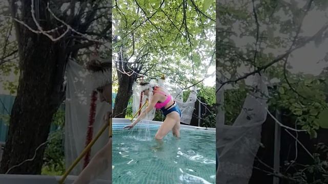 мне щарешатт лёд в бассейне .возраст кллич времени.сем смотреть онлайн