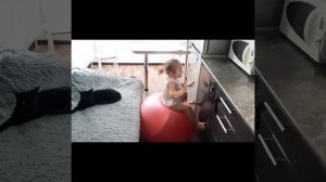 Дочери 2 года❤. Прыгает на фитболе😊