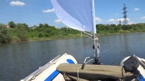 Подвесной парус на транец надувной лодки. Испытание. Обзор паруса Катайнена на лодке пвх.