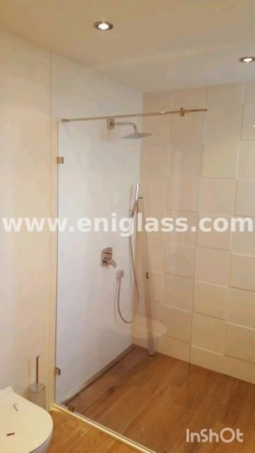 Параван за баня със златист обков от Ениглас.За информ смотреть онлайн