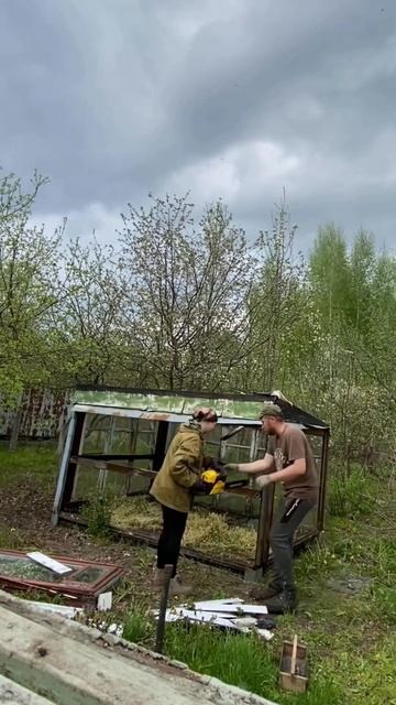 Разбираем старую теплицу смотреть онлайн
