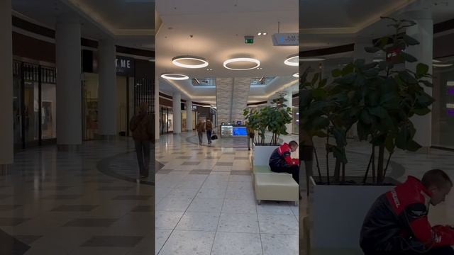 Приехал в ТЦ «Ривьера» смотреть онлайн