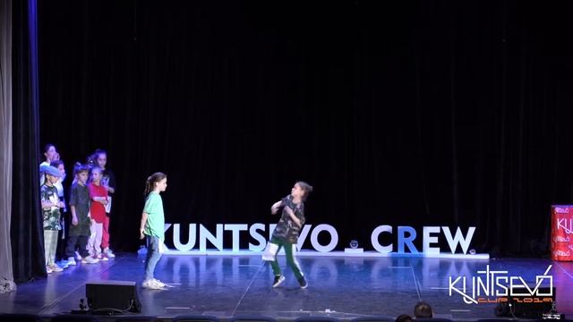 Вторая 1/4 финала дети-1 (9 лет и младше) хип-хоп. Вика и Оля