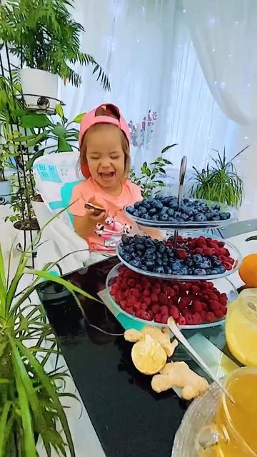 Лайфхак, как надо есть икру , малышка на миллион , милот смотреть онлайн