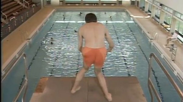 Мистер Бин в бассейне