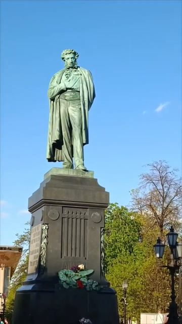 Памятник А.С. Пушкину на Пушкинской площади в Москве. #? смотреть онлайн