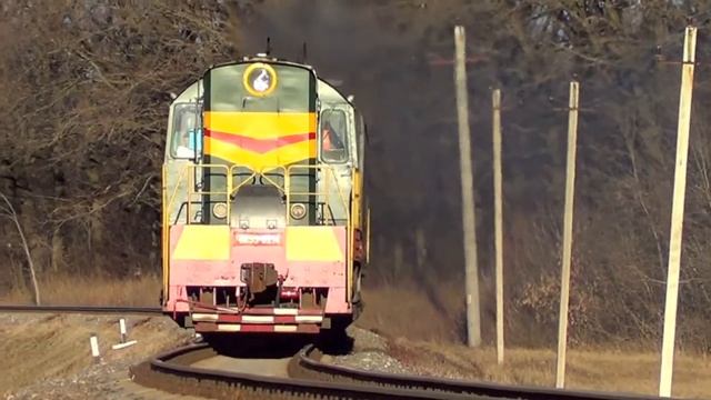 ЧМЭ3-6214 с пригородным поездом №963 + приветливый помощник:-) смотреть онлайн