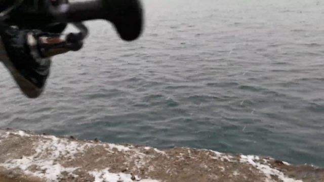 Морская рыбалка с берега в Приморском крае. Ловля минт