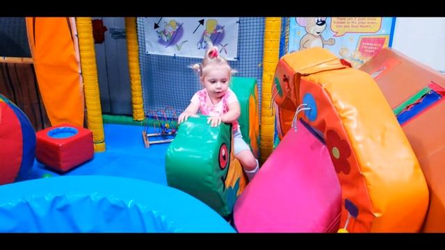 Детский развлекательный центр с горками Играем с папо смотреть онлайн