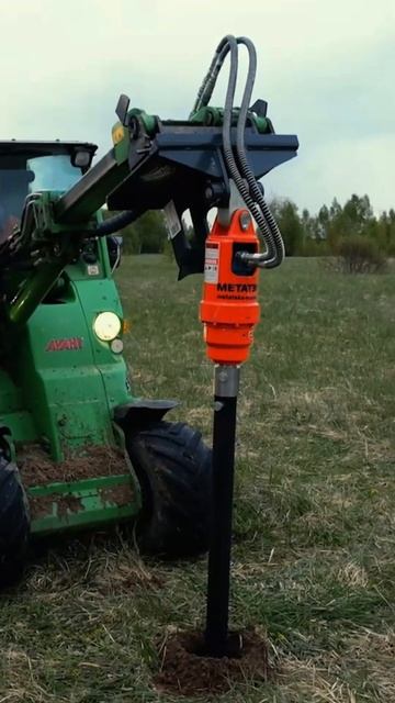 Монтаж свай #навесноеоборудование #минитрактор #Avant #? смотреть онлайн