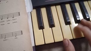 Учимся играть на фортепиано. «Петушок»
