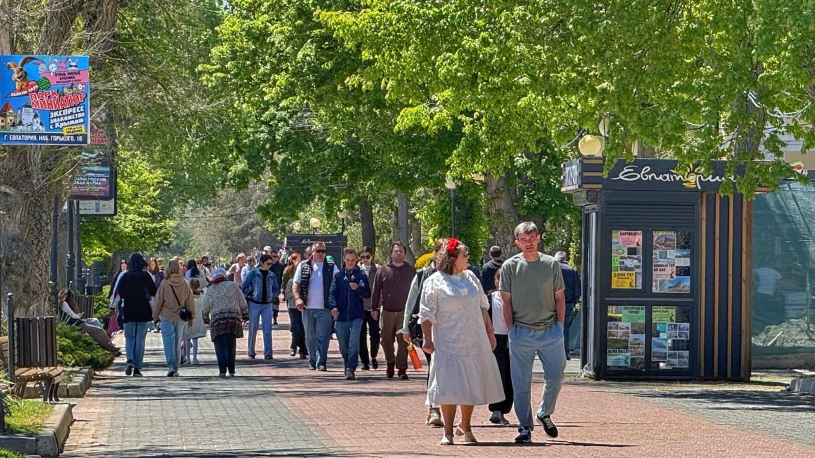 Евпатория - все туристы здесь! Что же будет летом? Показываем всё как есть! смотреть онлайн