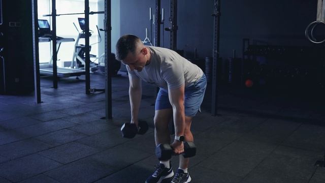 Попеременная тяга гантелей в наклоне/ Alternative DB row смотреть онлайн