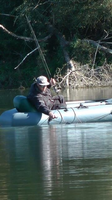 С такой щукой и мотор ненужен 🤣 #рыбалка #щука