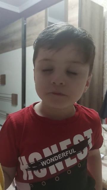 Мика ест банан, чтобы быть сладким - а потом его съест п смотреть онлайн