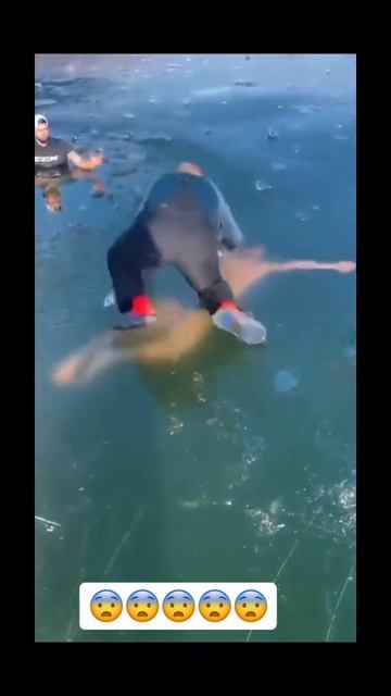 Подводное плавание зимой 😨. Ушёл под лёд! смотреть онлайн