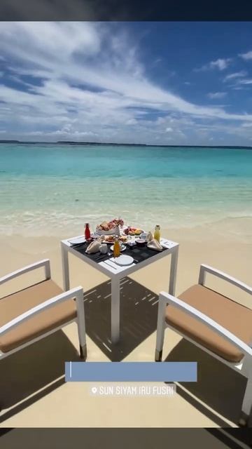 Прекрасный завтрак на берегу индийского океана! смотреть онлайн