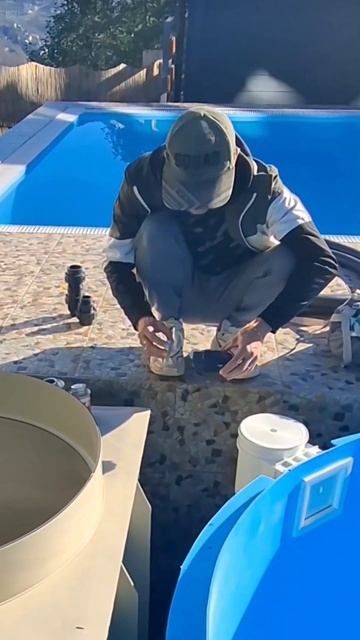 Установка бассейна #cockatiel #getthemonkeysoffyourback #birds #сочи смотреть онлайн