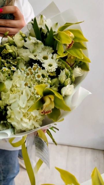 Летний букет с гортензией и орхидеей. В наличии и под з