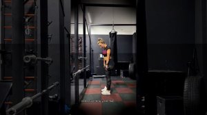 Мертвая тяга (становая тяга на прямых ногах с гантелям