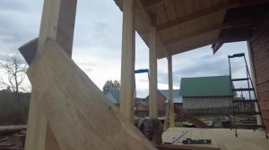 Делаем лестницу к веранде. Выпал первый снег. Жизнь на Алтае после переезда.