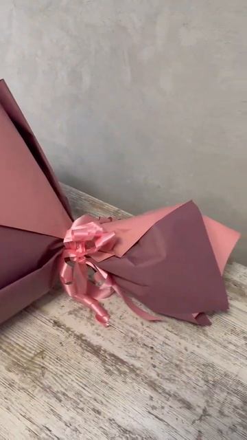 Букет из кустовых пионовидных роз 40 см с эвкалиптом в ? смотреть онлайн