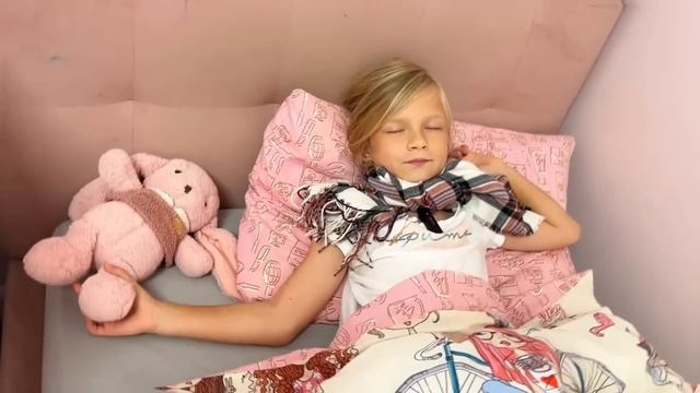 НИКЕ ПРОКАЛЫВАЮТ УШКИ. НОВЫЕ СЕРЬГИ ДЛЯ СОФИИ. СОФУНЬЯ смотреть онлайн