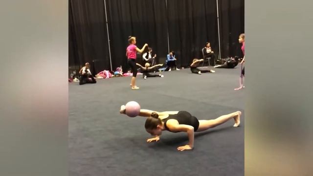 Музыка в Новом формате 2018 Она она Бомба!