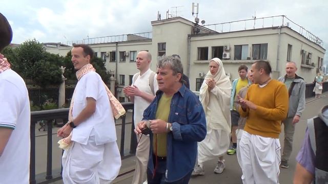 2023 07 23 Харинама Гаура Крипа. Парк Культуры (1/2). Harinama in Russia, Moscow, Park Kultury. смотреть онлайн