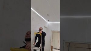 Делаем отверстия в натяжном под вентеляцию #парящийпо