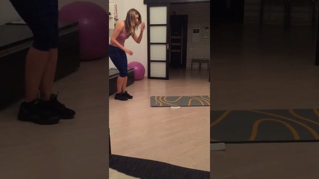 2/3 и шутка про стульчик:)) смотреть онлайн