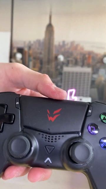 DualShock в корпусе DualSence... смотреть онлайн