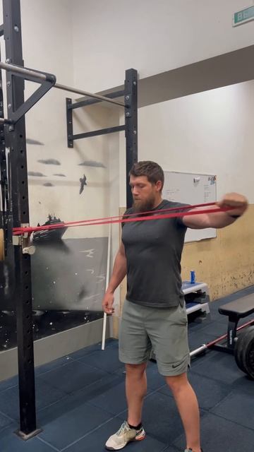 Горизонтальное отведение плеча с резиной у рамы смотреть онлайн