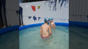 Купание в бассейне